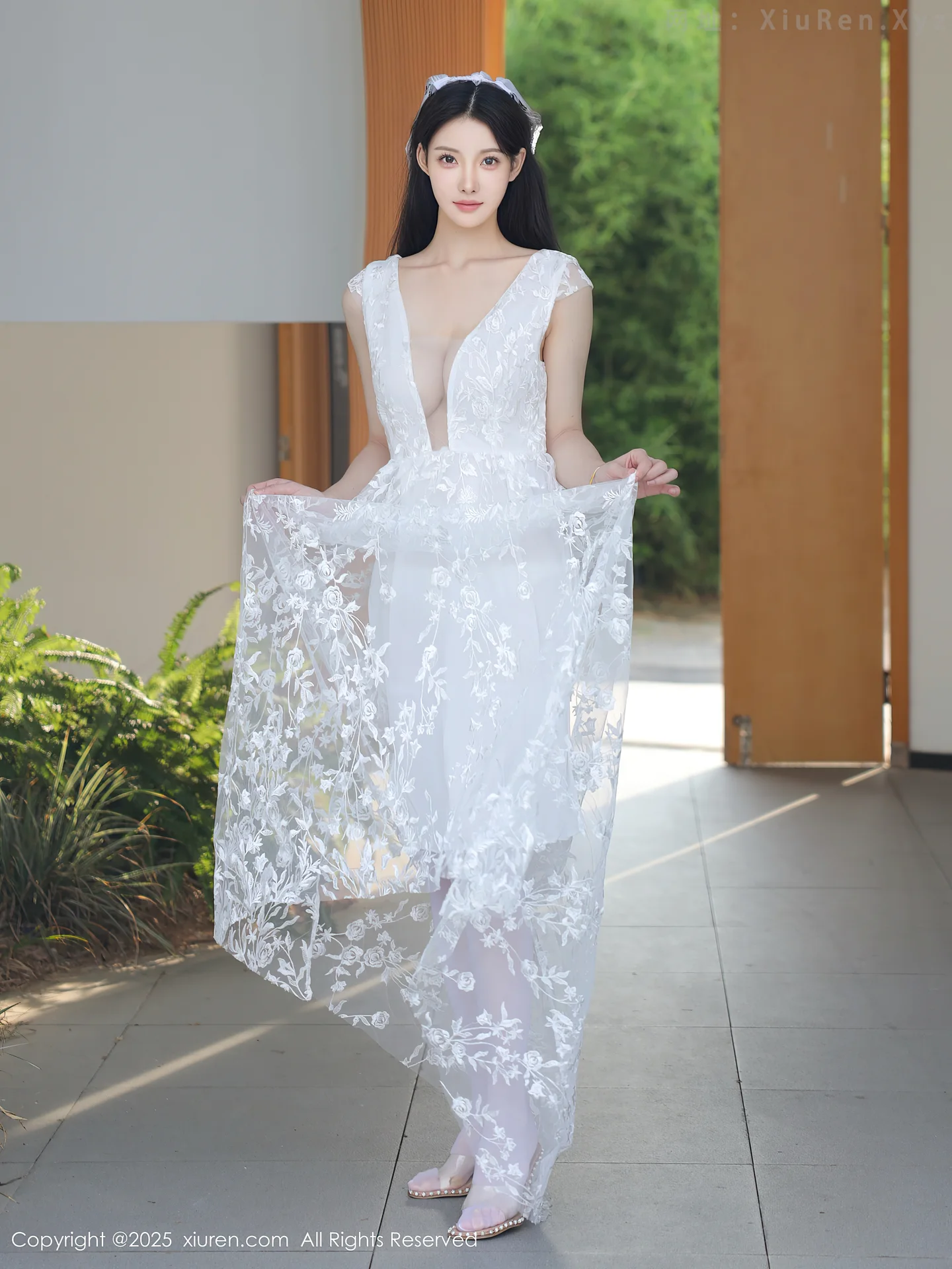 图片[3]-[XiuRen秀人网]VOL.10661 模特梨霜儿性感低胸白色婚纱配白色丝袜秀丰腴身材完美诱惑写真82P-秀人网官方网站